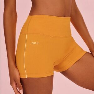 NWT SET Active Formcloud Shorts in Orange Soda- size medium